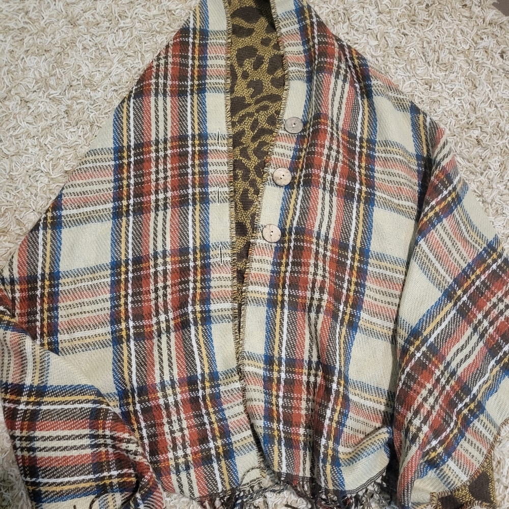 Flannel pashmina with buttons